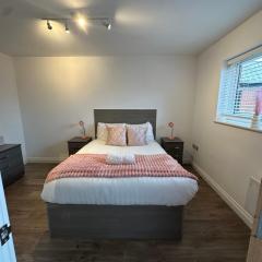 59 MINT DRIVE 2 Bedrooms with CAR Or Van PARK,WIFI,NETFLIX No Deposit Required