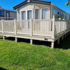 Fabulous 3 bedroom pet friendly, Static Caravan at Hoburne Devon Bay