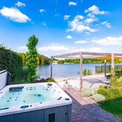 Watervilla van Francke by Droomvilla