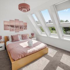 Chic Riverside Retreat Salford 4bd free parking