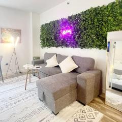 Pool and Jacuzzi. Walk to beach, South Point Pier