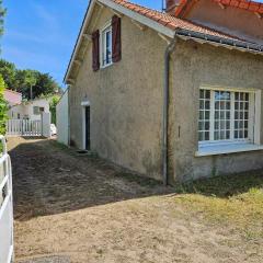 Charmante Maison Vendéenne à 350m de la Plage avec Cour Ens. et Parking - FR-1-476-180