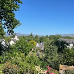 Bright Spacious Family House in Windermere