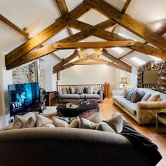 Pass the Keys Stunning 3-Bed Cottage Shepherd Hut Peak Views