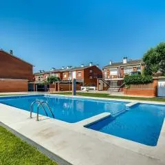 Spacious Family Home with Garden, barbecue