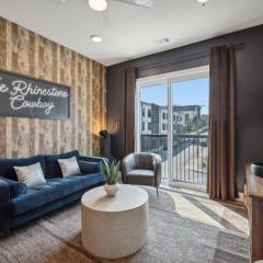 Rhinestone Cowboy in East Nashville, 5 minutes to Downtown and Broadway