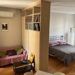 Sam's central & cosy studio apartment by the old town