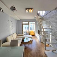 Stylish 2BR Duplex w Balcony