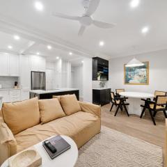 Easy Access 2BR Flat with Parking in Rose Bay