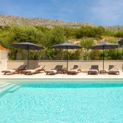 Luxury Apartment Lorena - Private Heated Pool -