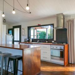 Walnut Cottage - Private Outdoor Spa Pool