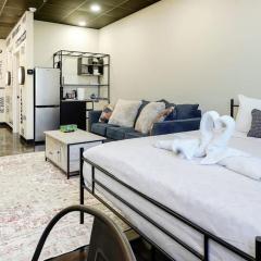 New Loft 5 min Shadyside or East Liberty Sleeps 4