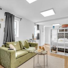 Studio Bungalow - sleeps 3, Easy Bus to Wembley Stadium, Parking, Coffee, Snacks