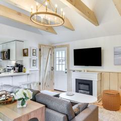 Walk to Shops and Dining Cozy Osterville Cottage
