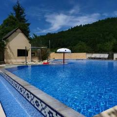 Chalet 4 étoiles - Piscine - ef0c00