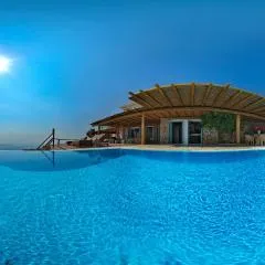 M11 - Seaview Villa - Luxury Villa with pools & views