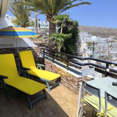 Sea view cozy apartment with pool