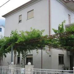Apartments with parking space Kastel Stafilic, Kastela - 20662