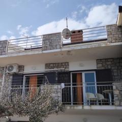 Apartments by the sea Stomorska, Solta - 24449