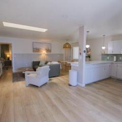 Bohemian Chic an Eclectic Escape-Hot Tub-Pet Friendly-No Pet Fees!