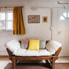 Pequeña casita con balcón privado