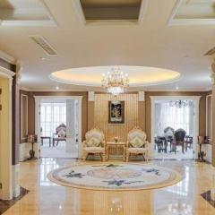 Hangzhou The First World Hotel