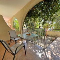 Beach Town House, Green Garden, 2 bedrooms, 2 bathrooms