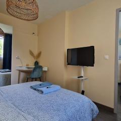 Essentiel et Intemporel Lyon 8 Appartement Confort avec Chambre Parking et Fibre