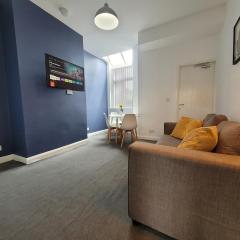 Basford House- Cosy 3 Bed, 2 bathroom Home near Hanley, Newcastle Under Lyme and A500 by Catchpole stays