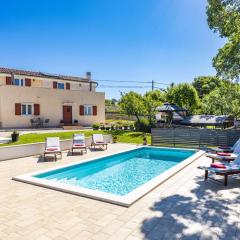 Villa Fuma up to 6 persons with private pool & sea view in Central Istria