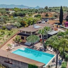 Huge Villa with Stunnig Pool