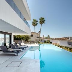 Luxury Villa with Breathtaking Views in Marbella By Lodgerstrip