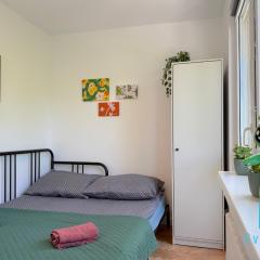 Green Room 2 minutes to City Center Gdynia & Seaside