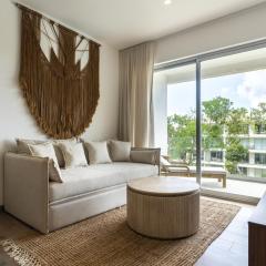 Poolside Palms at TL B305