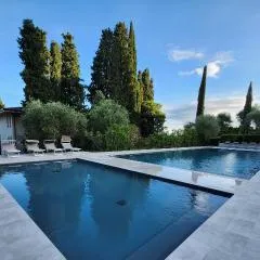 Gardoncino apartment with pool