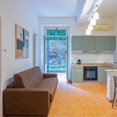 EasyTopStay - San Pietro Apartment with Courtyard