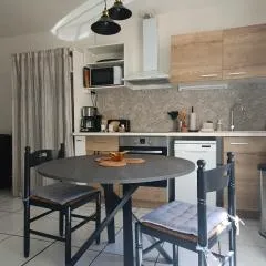 Beau studio rénové en centre-ville de Sète