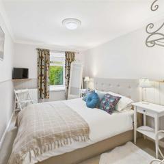 Host & Stay - The Fairways