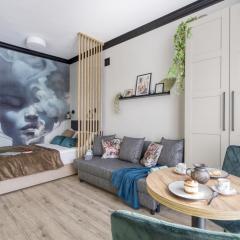 AirPort Pause by VAYA STAYS