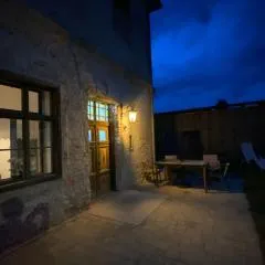 Die alte Volksschule, wohnen im Museum