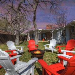 Candlelight Cove - Fire Pit & Close to Main