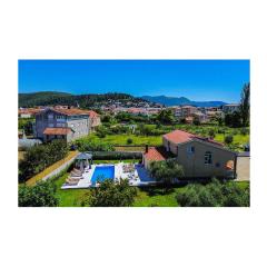 Awesome Home In Metkovic
