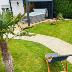 Spa privé & évasion polynésienne à 20 min de Fontainebleau - PrestigeLodges