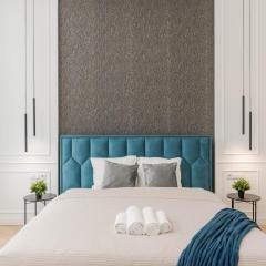 High-End Grand Elizabeth Residence next to the New York Café