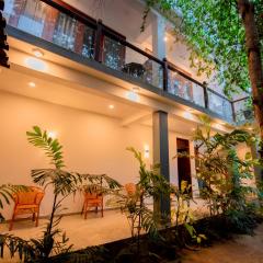 BLUE WHALES HOTEL