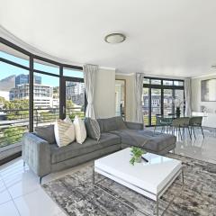 Shaya - Stylish 2BR in De Waterkant Mountain & City Views