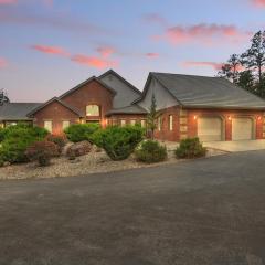 Luxe Villa Expansive Yard Near Rapid City