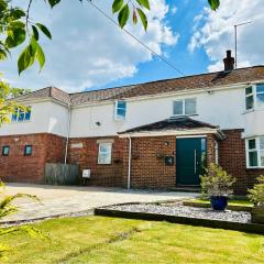 Lynwood House, private 5 bed 4 bath with large drive