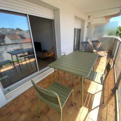 Appartement T2 en centre ville avec terrasse, wifi, Parking - FR-1-374-188