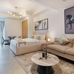 Luxury JLT Studio Lake View Metro Pool Access